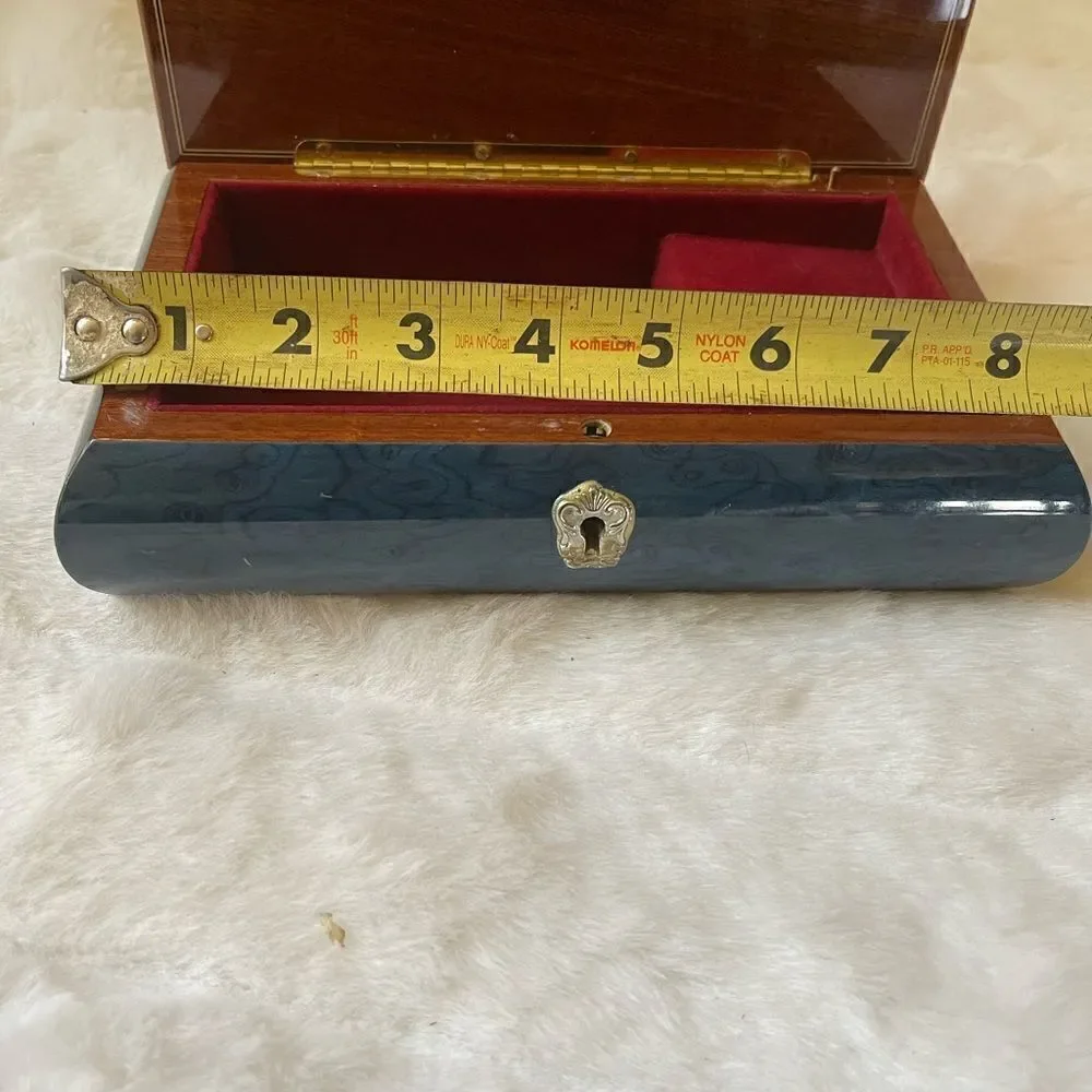 Vintage Romance high gloss Navy Blue inlaid musical jewelry box made in… - Picture 9 of 13